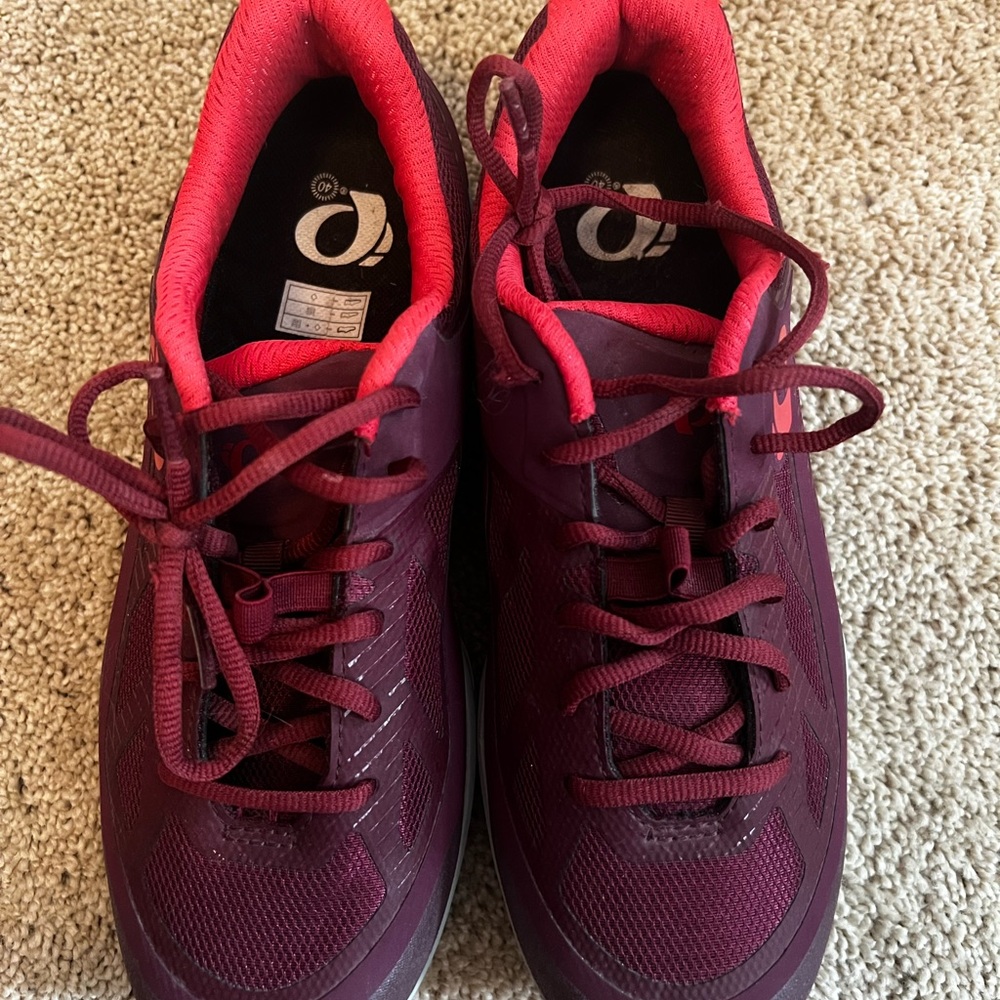 Pearl Izumi Maroon and Pink Mountain Biking/Cycling Shoes
